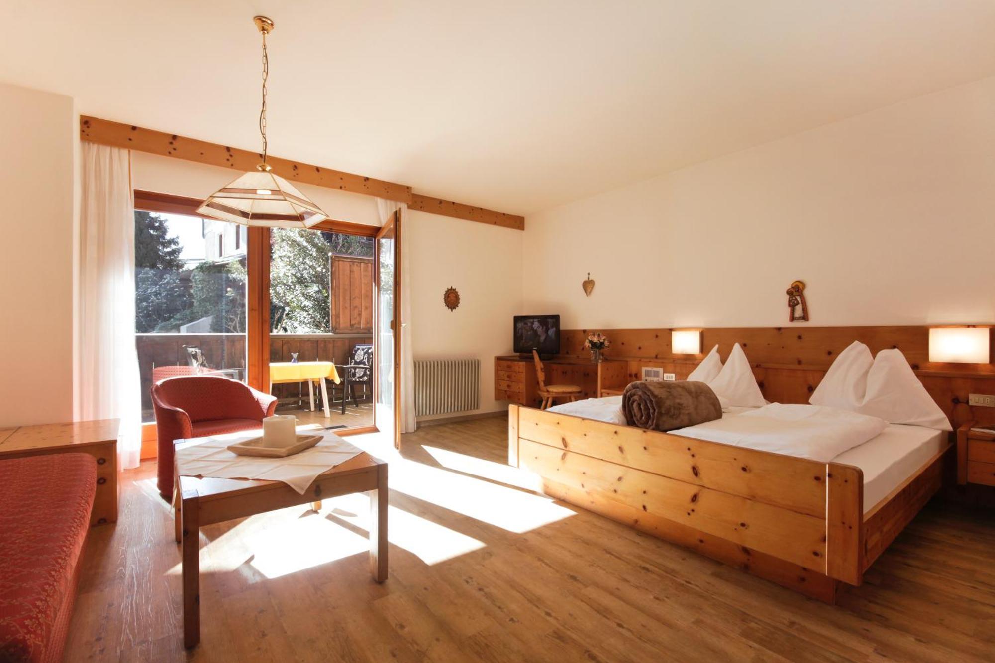 Ferienwohnungen St Hippolyt Mit Hallenbad Lagundo Εξωτερικό φωτογραφία