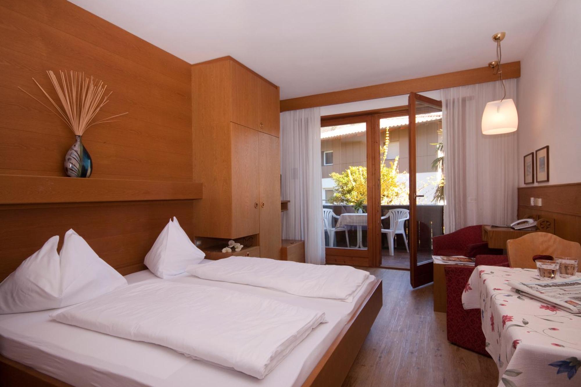 Ferienwohnungen St Hippolyt Mit Hallenbad Lagundo Εξωτερικό φωτογραφία